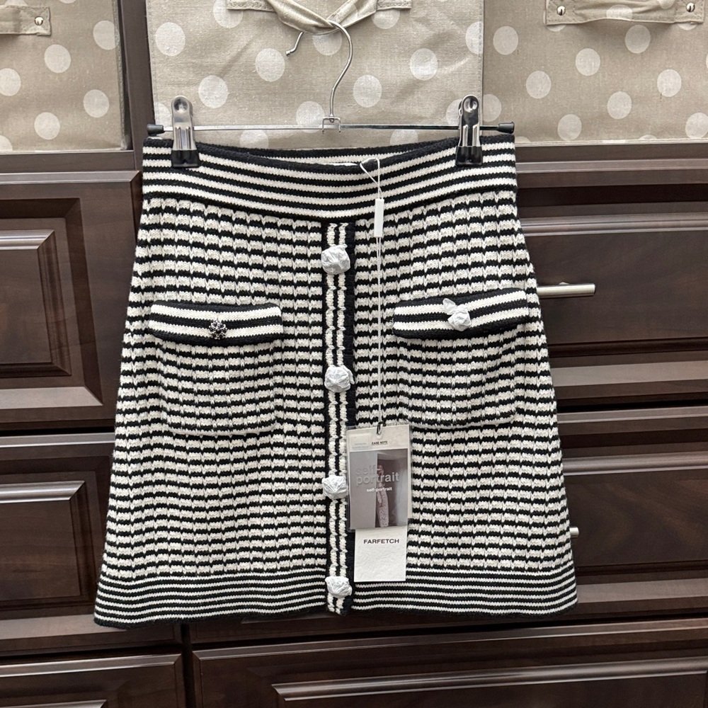 Chic Black and White knit Striped Skirt